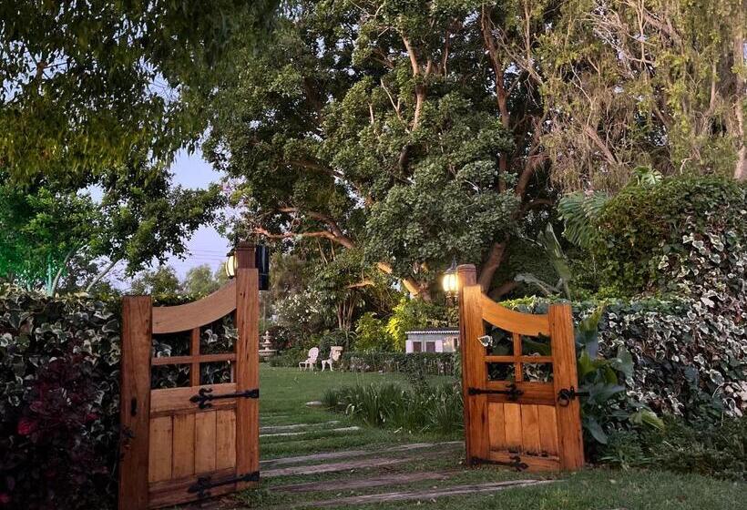 La Pension Guest House