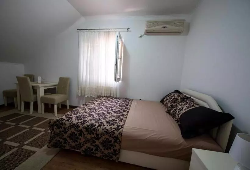 پانسیون Apartments Pavićević