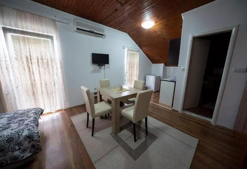 پانسیون Apartments Pavićević