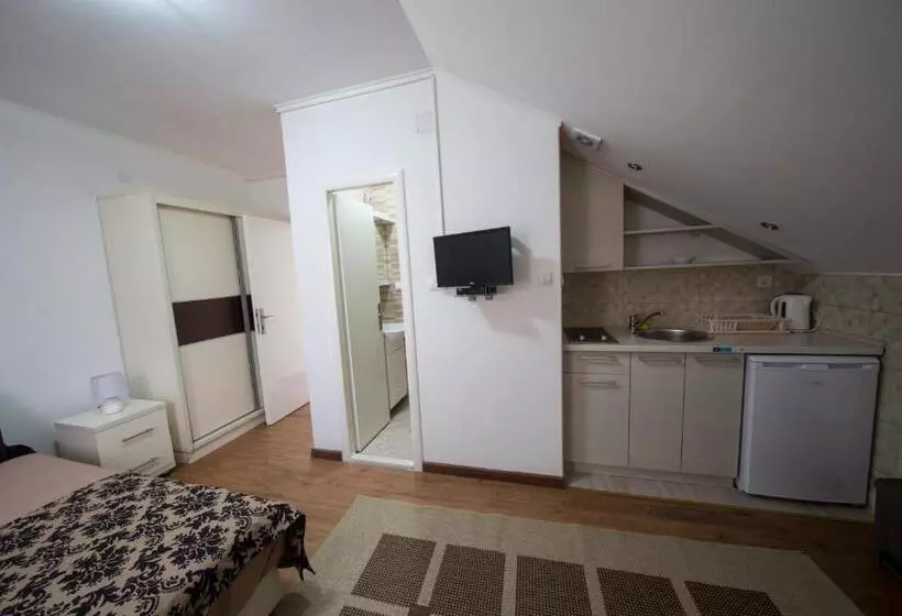 پانسیون Apartments Pavićević