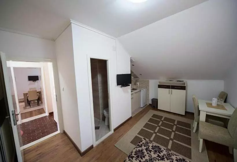 پانسیون Apartments Pavićević