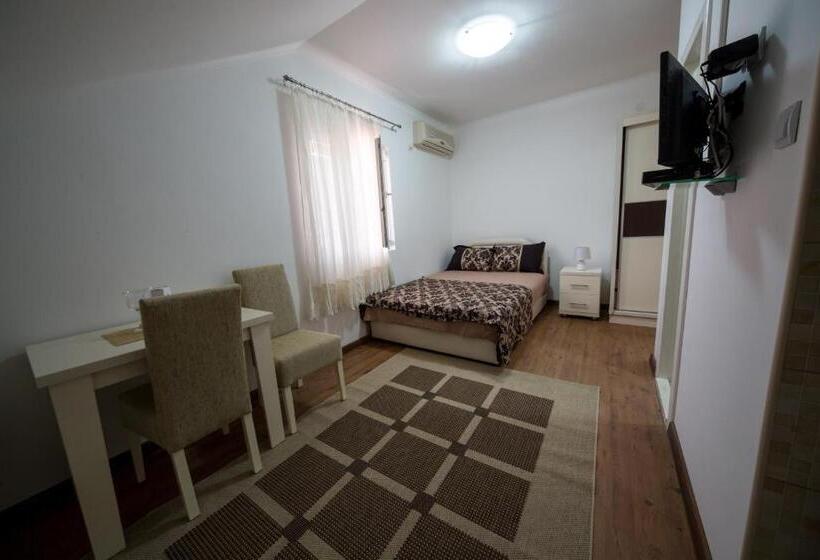 پانسیون Apartments Pavićević