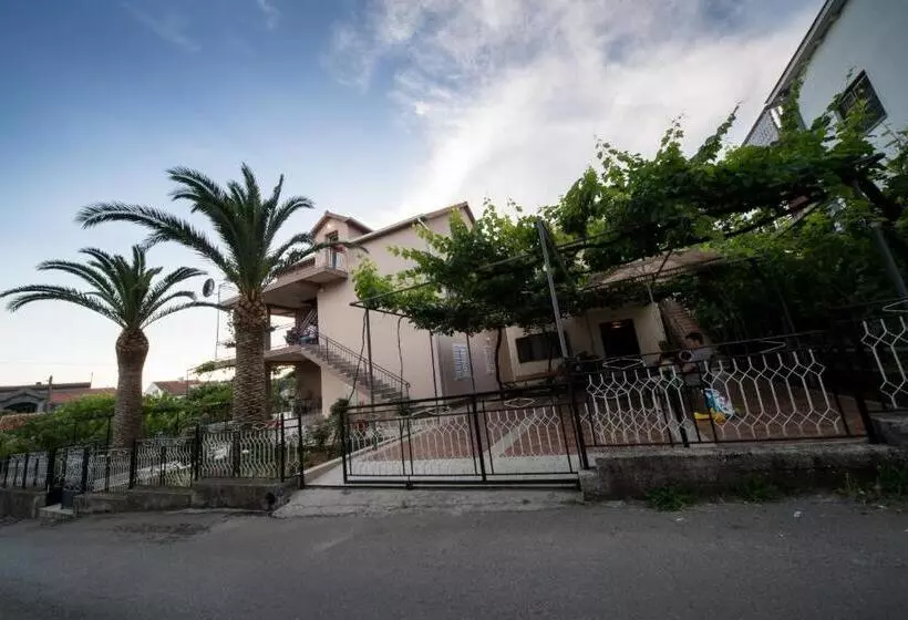 پانسیون Apartments Pavićević