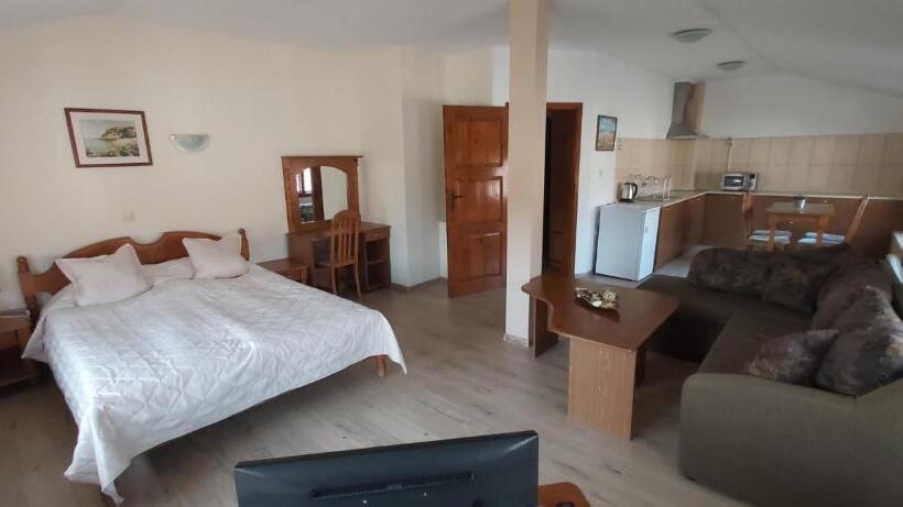 پانسیون Citadel Guest House