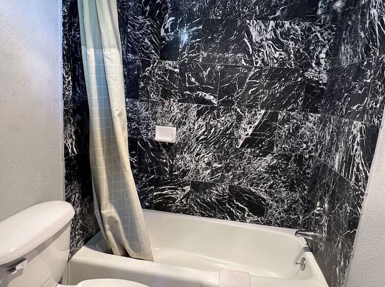 Общежитие Greensburg Inn