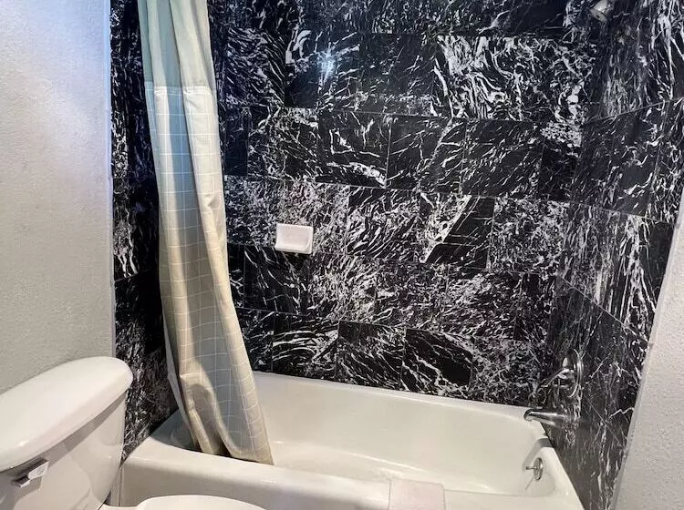 Retkeilymaja Greensburg Inn