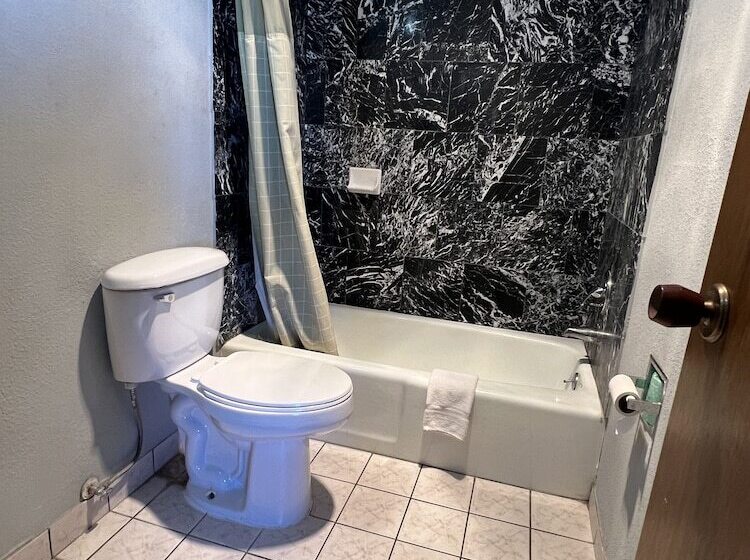 Общежитие Greensburg Inn