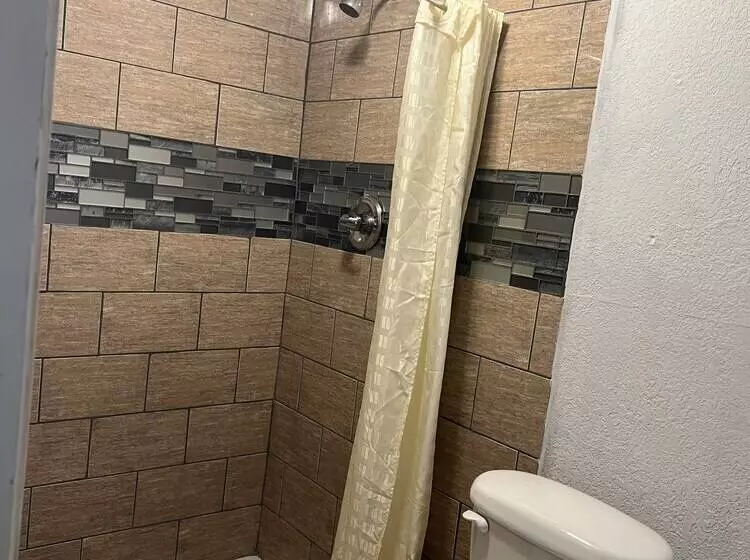 Retkeilymaja Greensburg Inn