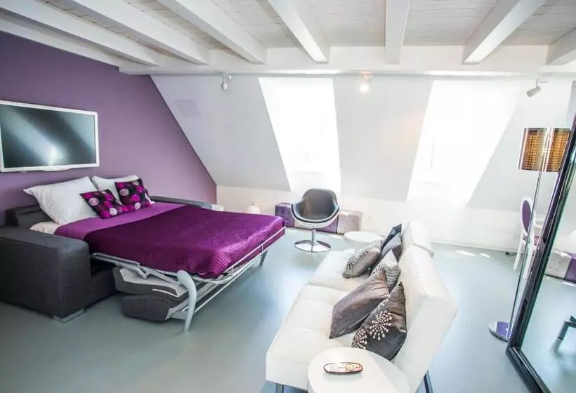 Retkeilymaja Guest House Le Charlot