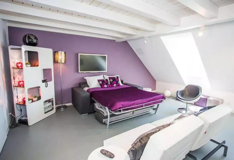 Retkeilymaja Guest House Le Charlot