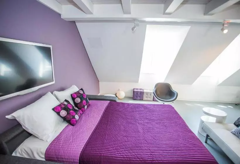 Retkeilymaja Guest House Le Charlot