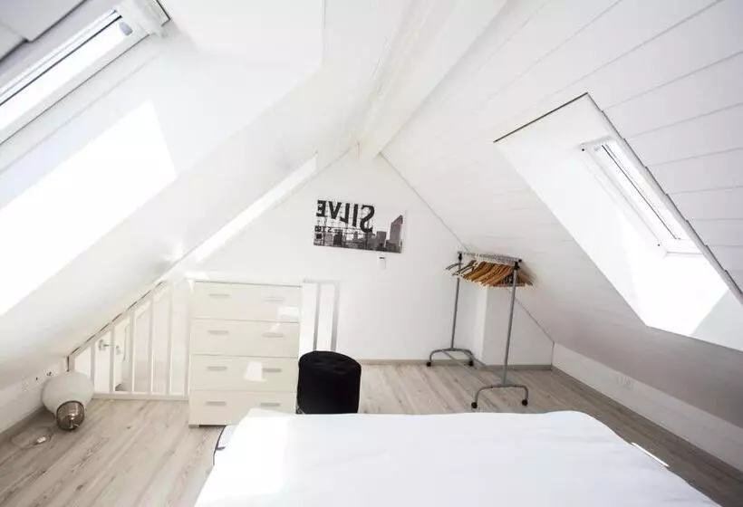 Retkeilymaja Guest House Le Charlot