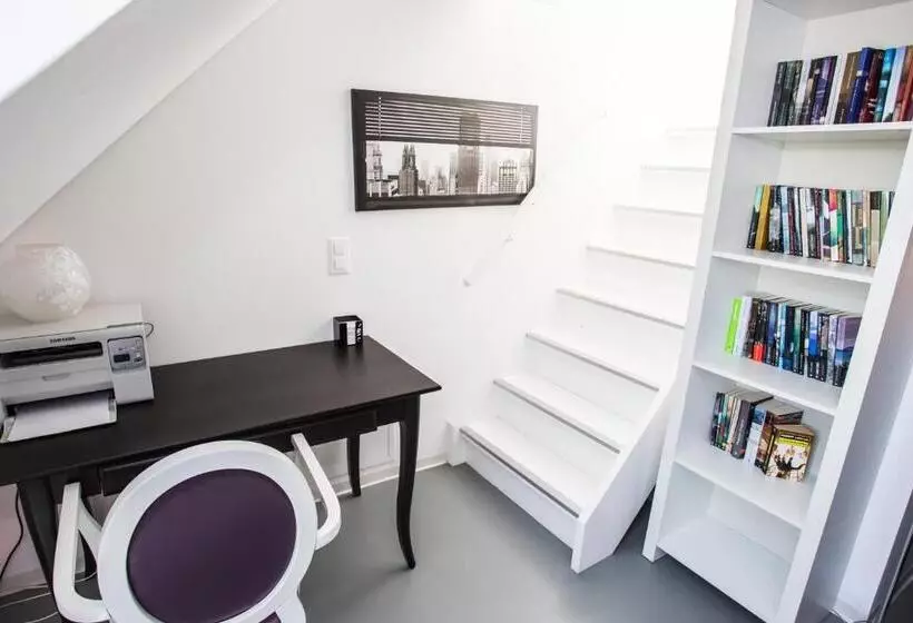 Retkeilymaja Guest House Le Charlot