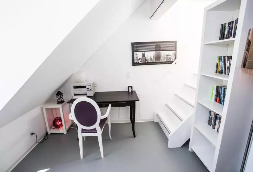 Retkeilymaja Guest House Le Charlot