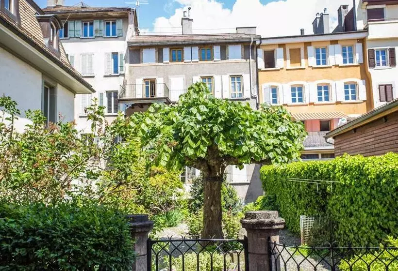 Retkeilymaja Guest House Le Charlot