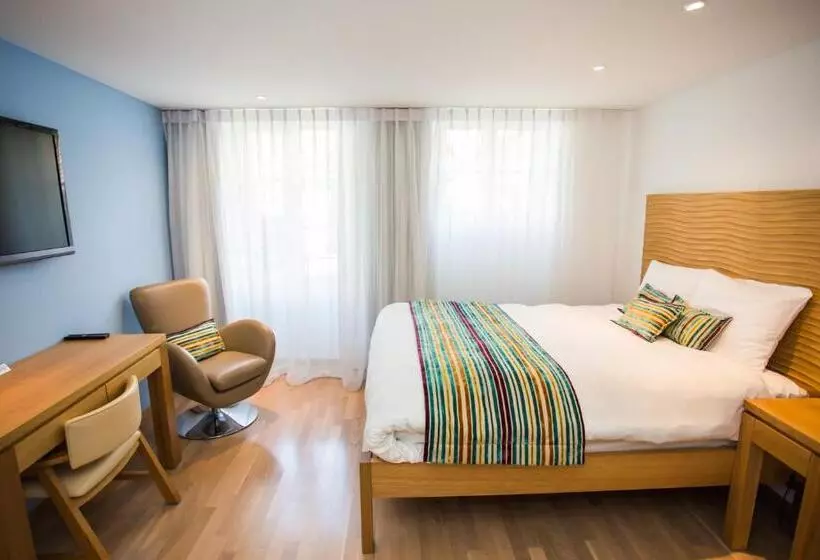 Retkeilymaja Guest House Le Charlot