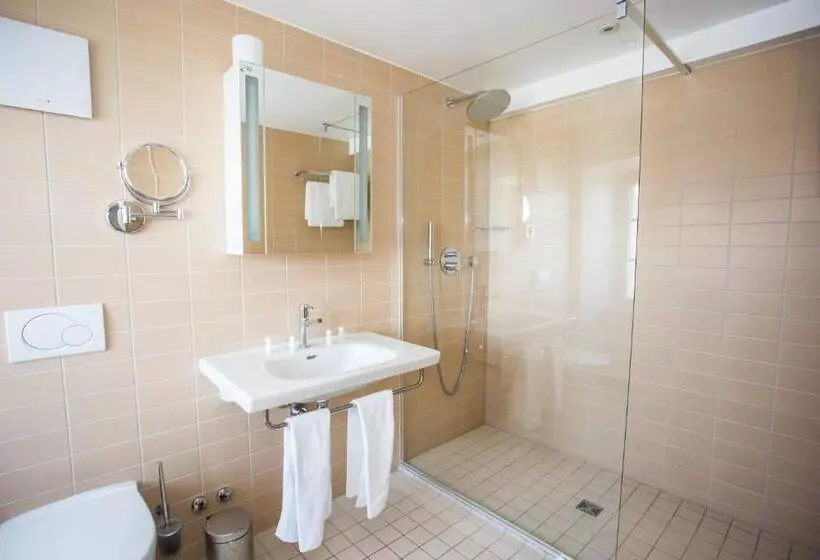 Retkeilymaja Guest House Le Charlot