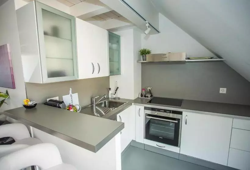 Retkeilymaja Guest House Le Charlot