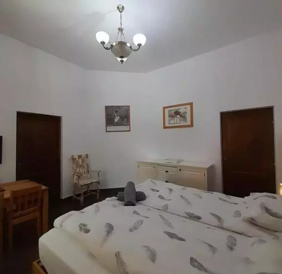 Pannonia Rooms And Apartments