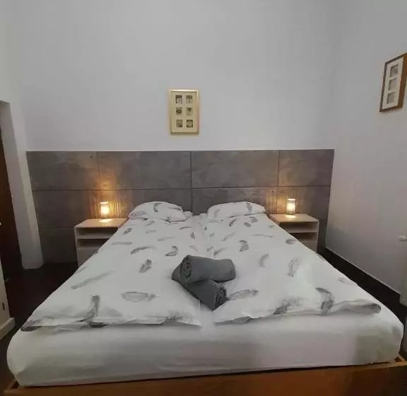 Pannonia Rooms And Apartments