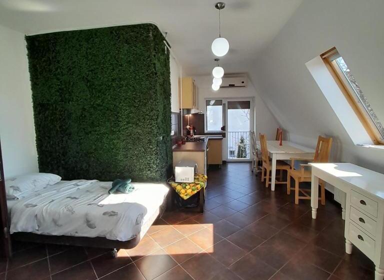 Pannonia Rooms And Apartments