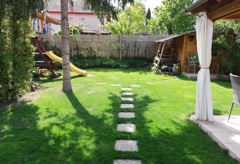 بنسيون Gyöngyszem Vendégház