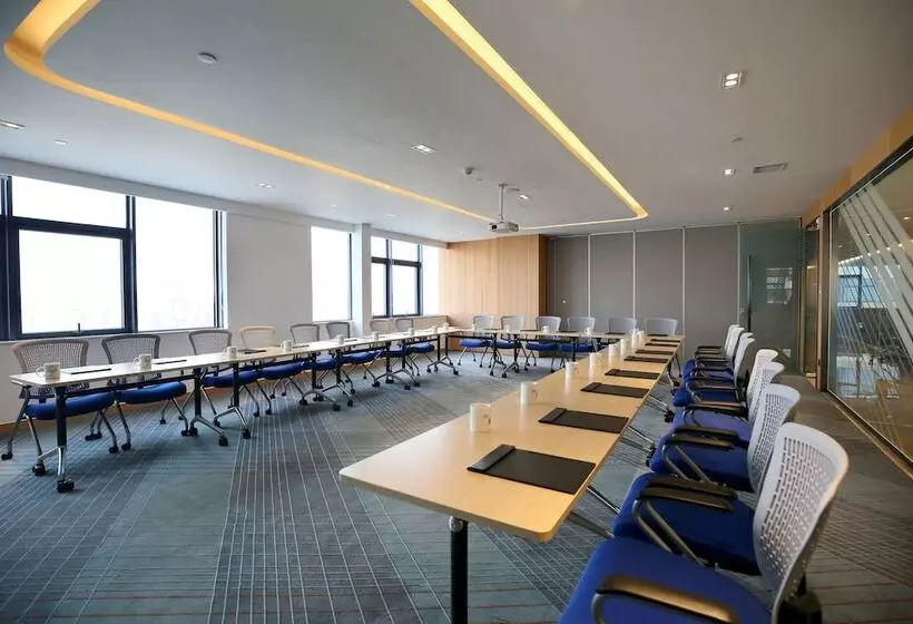 هتل Holiday Inn Express Chengdu North Railway Station, An Ihg