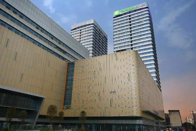 هتل Holiday Inn Express Chengdu North Railway Station, An Ihg