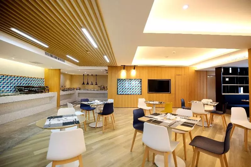 هتل Holiday Inn Express Chengdu North Railway Station, An Ihg