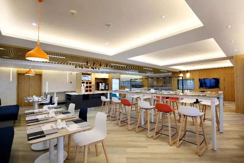 هتل Holiday Inn Express Chengdu North Railway Station, An Ihg