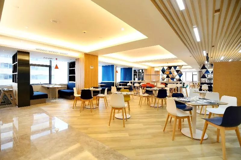هتل Holiday Inn Express Chengdu North Railway Station, An Ihg