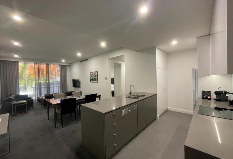 Hotel Knightsbridge Canberra