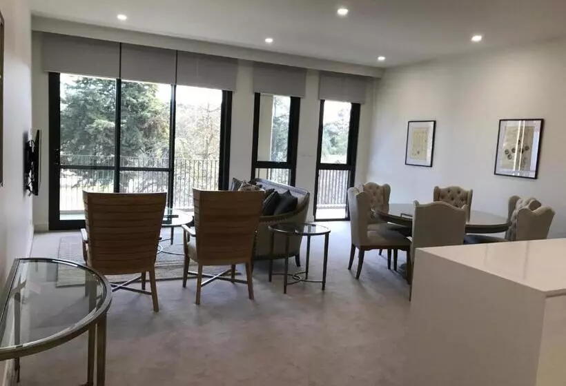 호텔 Knightsbridge Canberra