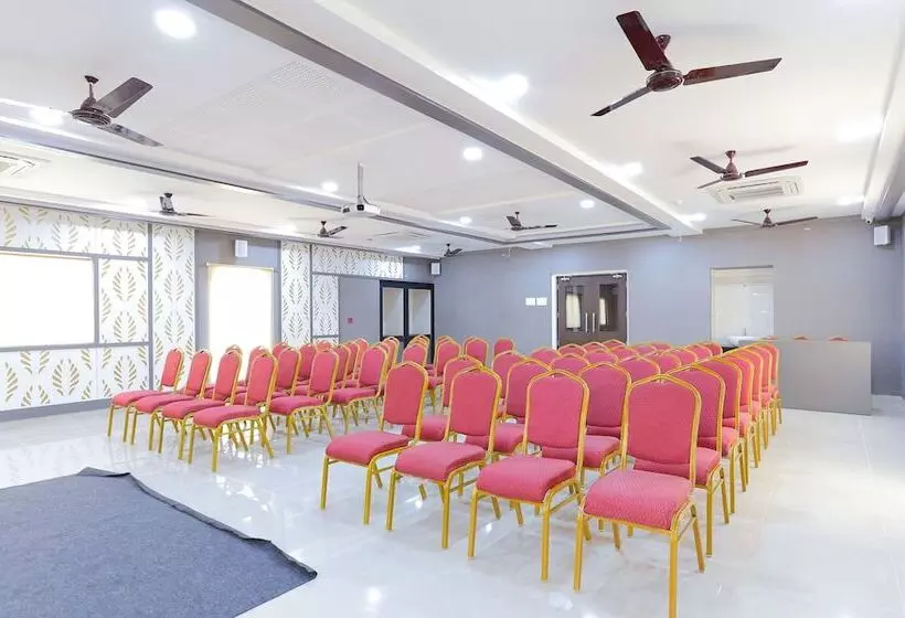 هتل Super Townhouse Majestic Inn