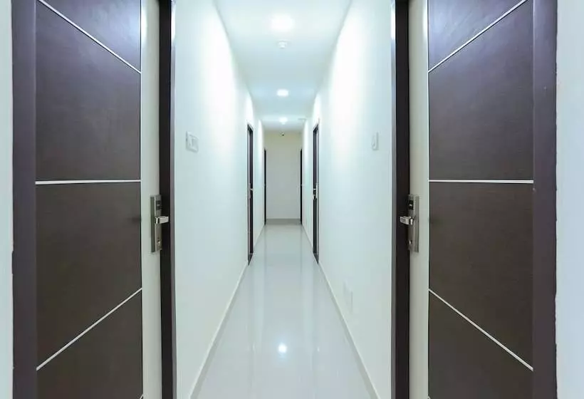 هتل Super Townhouse Majestic Inn