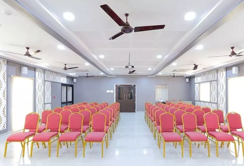 هتل Super Townhouse Majestic Inn