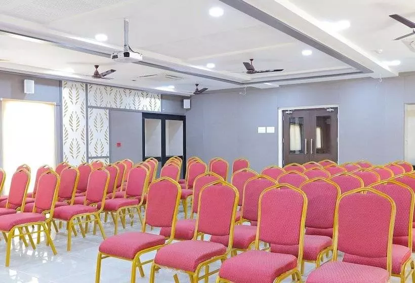هتل Super Townhouse Majestic Inn