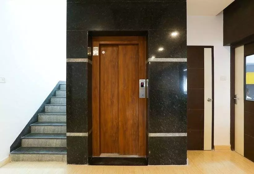 هتل Super Townhouse Majestic Inn