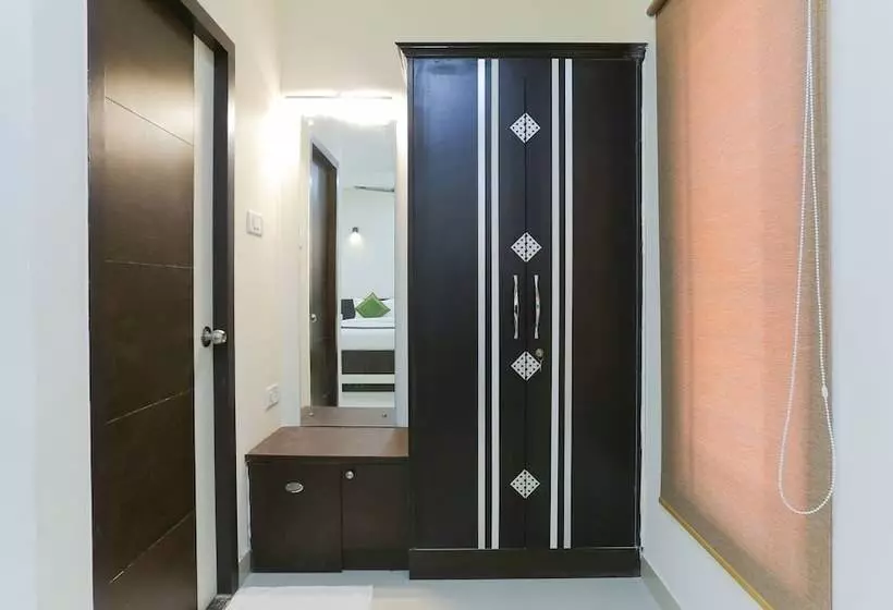 هتل Super Townhouse Majestic Inn