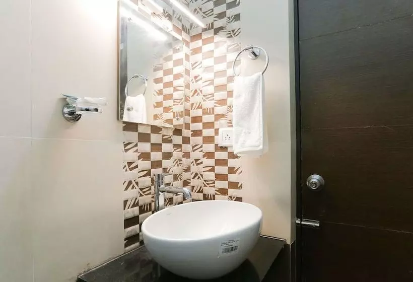 هتل Super Townhouse Majestic Inn