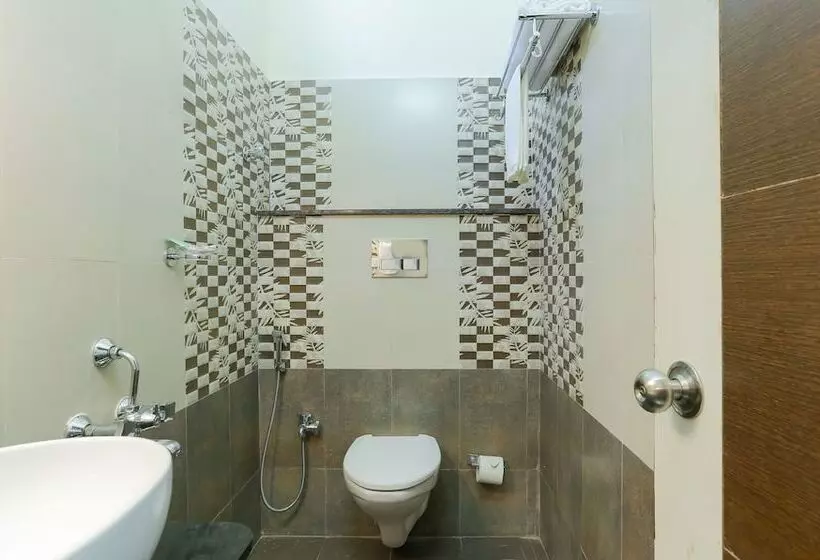 هتل Super Townhouse Majestic Inn