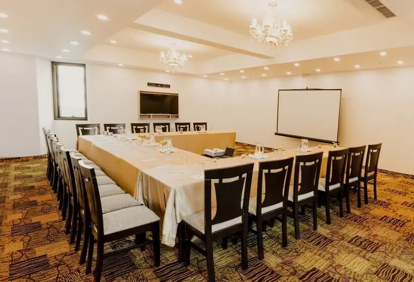 Hotelli Nobility Grand