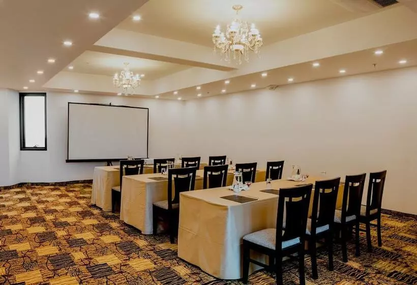 Hotelli Nobility Grand