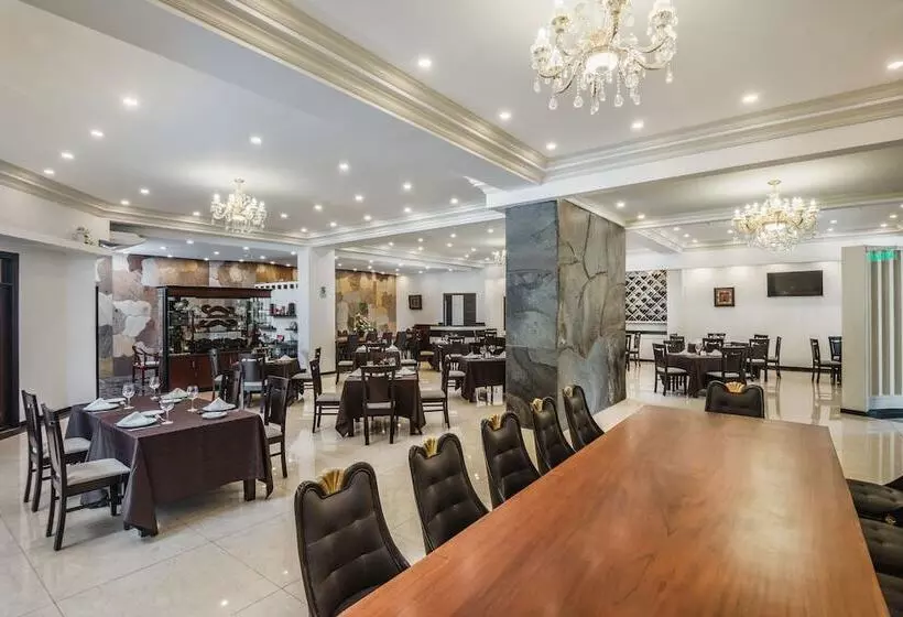 Hotelli Nobility Grand