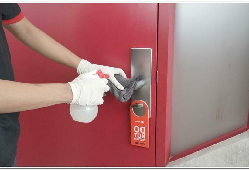 Hotel Reddoorz @ Jalan Biak Roxy Jakarta