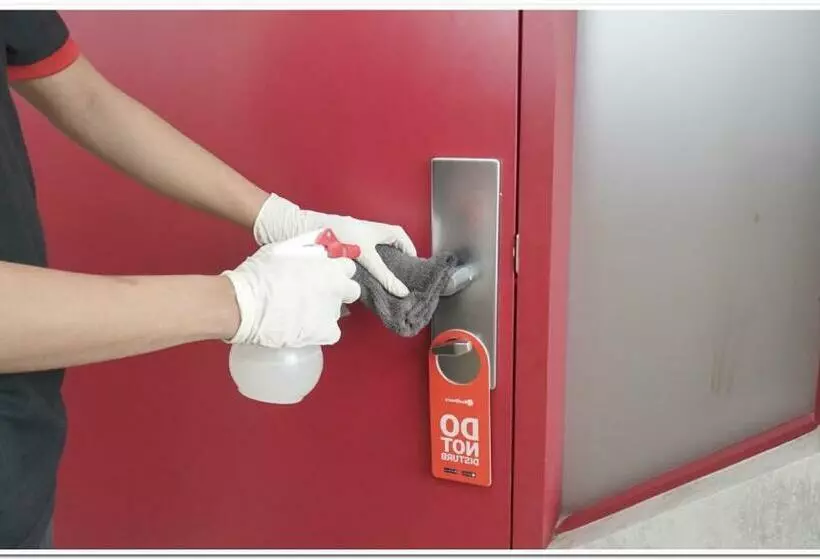 Hotelli Reddoorz @ Jalan Biak Roxy Jakarta