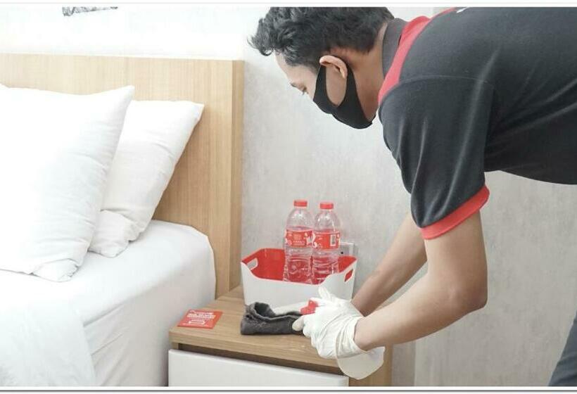 Hotel Reddoorz @ Jalan Biak Roxy Jakarta