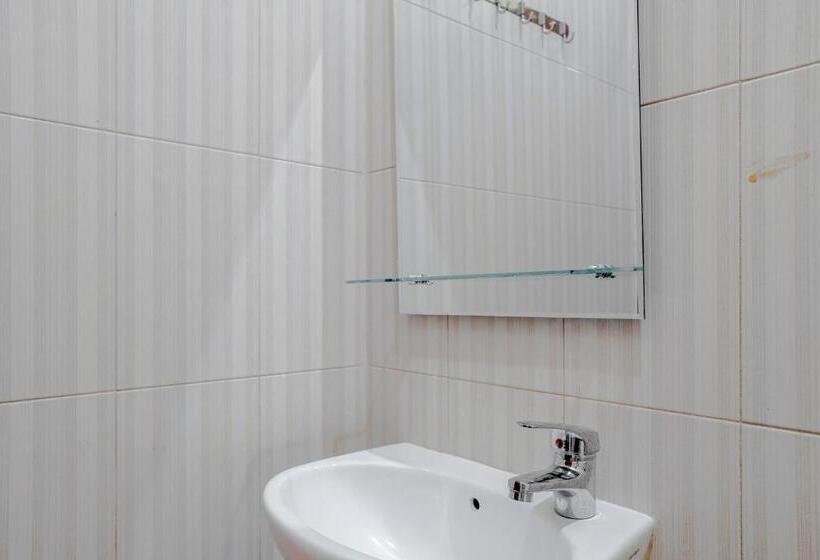 Hotel Reddoorz @ Jalan Biak Roxy Jakarta