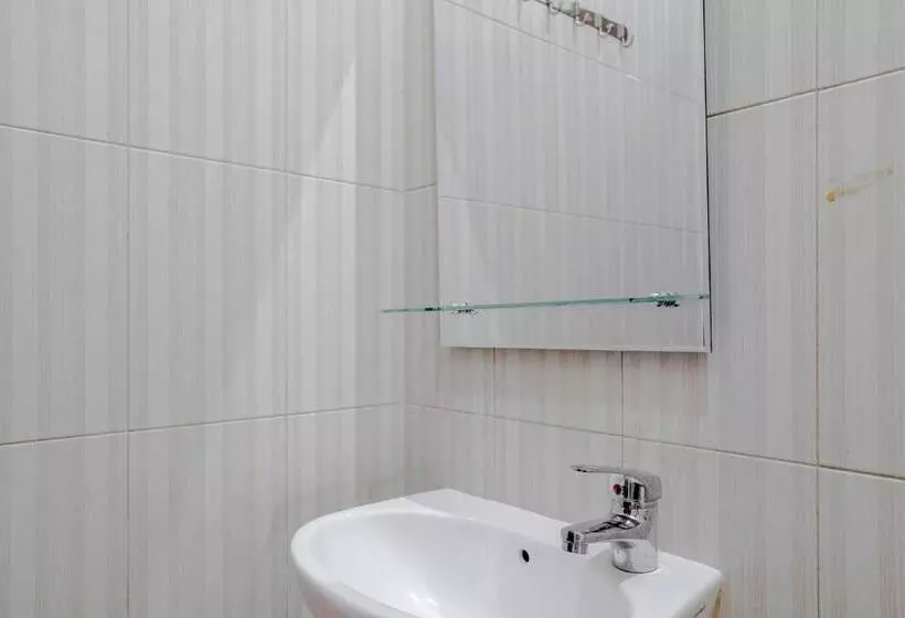 Hotelli Reddoorz @ Jalan Biak Roxy Jakarta