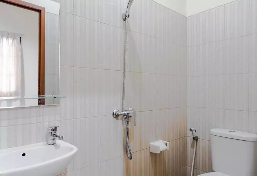 Hotelli Reddoorz @ Jalan Biak Roxy Jakarta